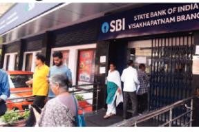 బ్యాంకుల సమ్మె వాయిదా